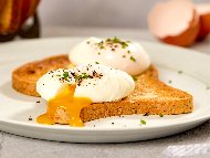 Рецепта Забулени яйца върху препечени филийки